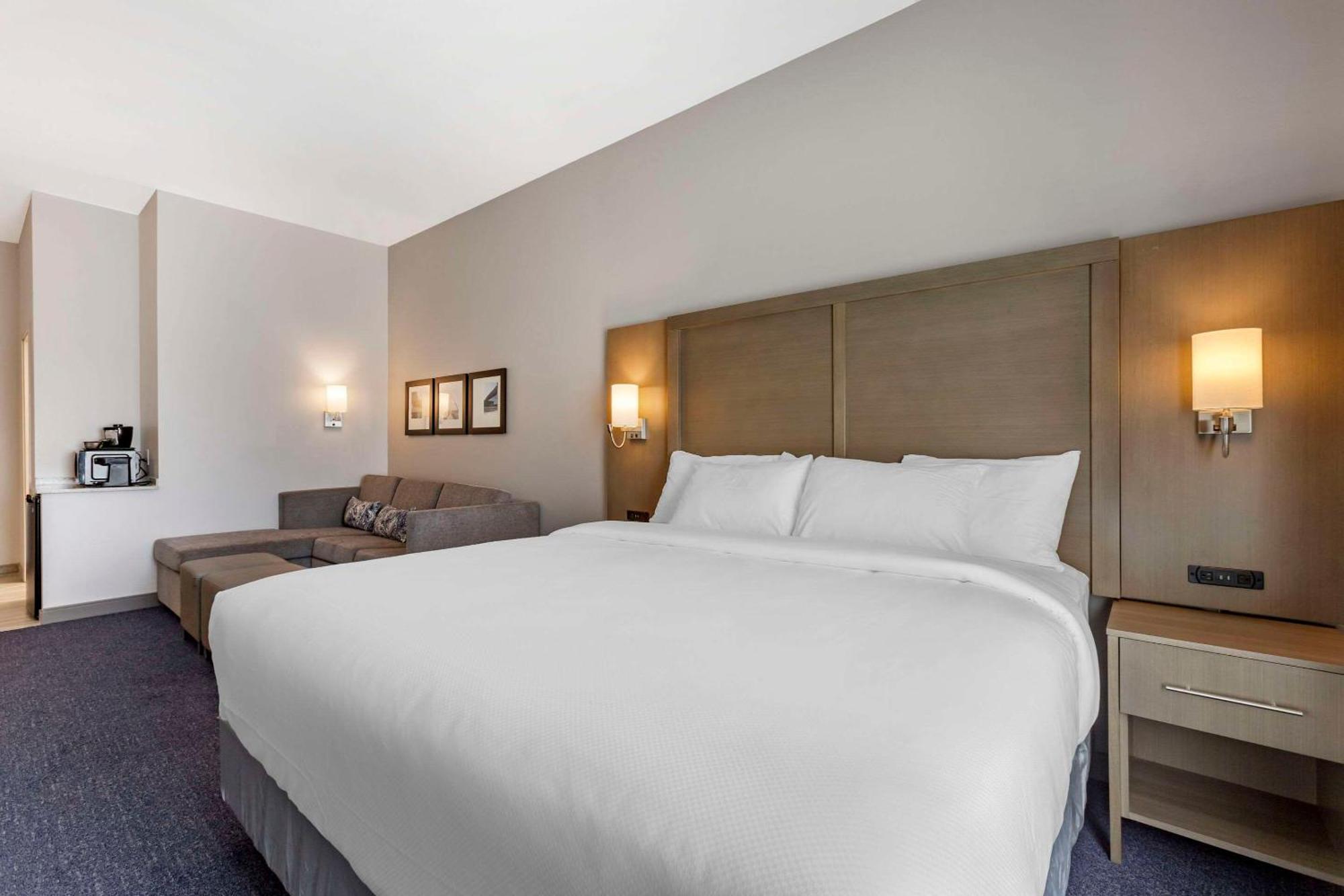 Comfort Suites Scottsdale Talking Stick Entertainment District Exterior photo
